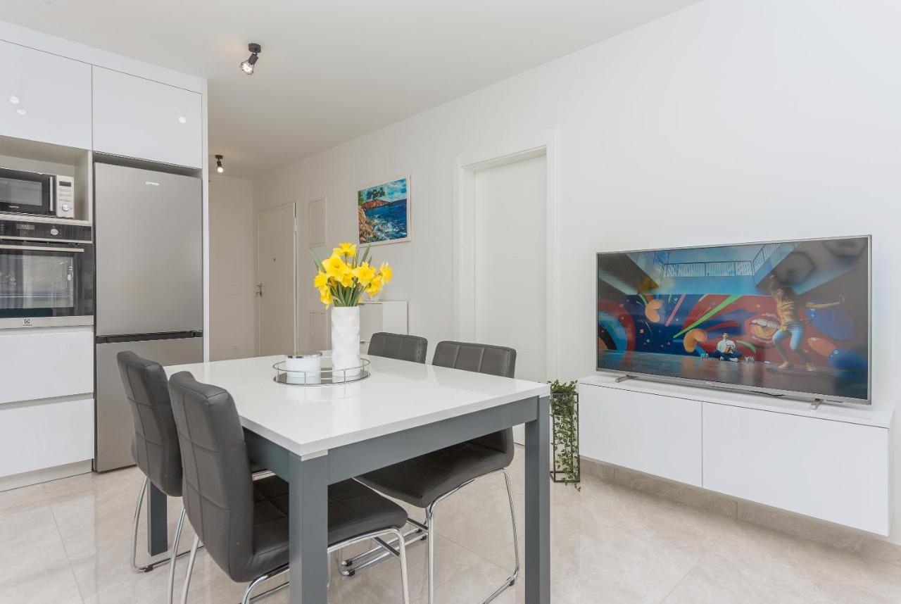 Apartment Ema Макарска Екстериор снимка