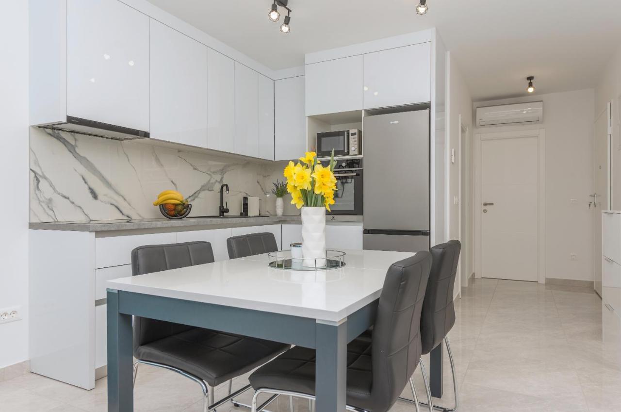 Apartment Ema Макарска Екстериор снимка