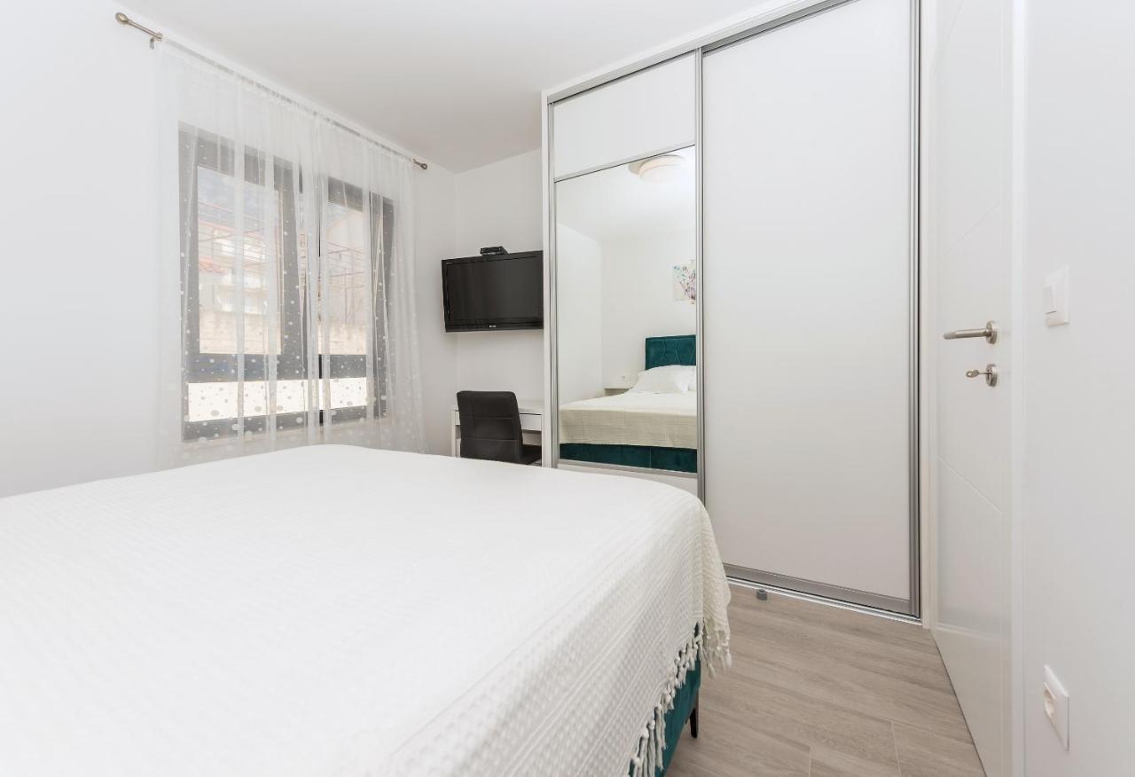 Apartment Ema Макарска Екстериор снимка